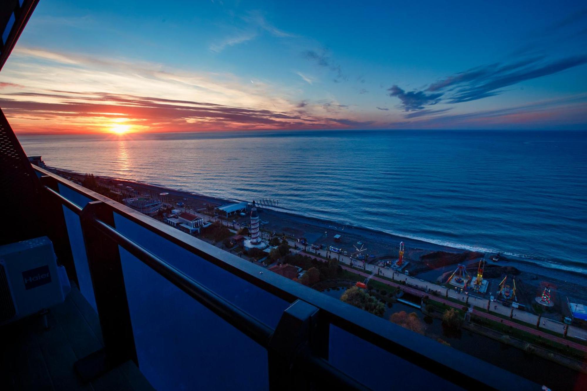 Panorama Orbi Beach Resort Center Suite Batumi Exterior foto
